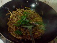 很有食欲的肉丝炒杏鲍菇做法图解16)