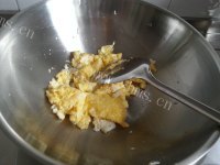 热腾腾的西红柿炒鸡蛋做法图解3)