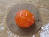 栗蓉蛋黄酥做法图解6)
