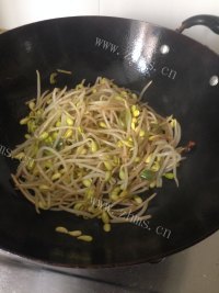 好吃的炒黄豆芽做法图解8)