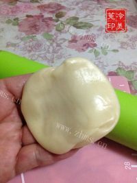 自制枣泥菊花酥做法图解22)