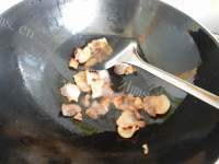 色味俱佳的蒜苗炒五花肉做法图解7)