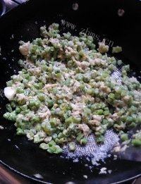 十分诱人的豆角炒蛋做法图解6)