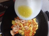 美味的菠萝炒饭做法图解10)