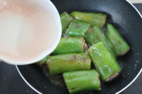 家常菜酿青椒做法图解10)