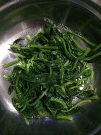 简单的凉拌菠菜粉丝做法图解3)