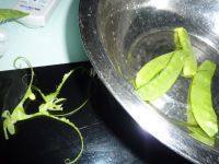 诱人的清炒荷兰豆做法图解2)
