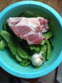 家常菜荷兰豆炒肉做法图解1)