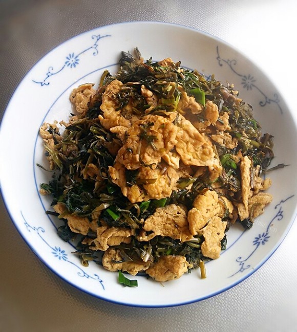 珍馐美味的蒲公英炒鸡蛋
