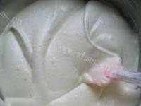 色泽光亮的原味戚风蛋糕做法图解10)
