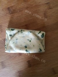 可口的香葱苏打饼干做法图解4)