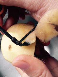 美味的腊肠煲仔饭做法图解2)