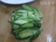 家常菜黄瓜拌拉皮做法图解3)