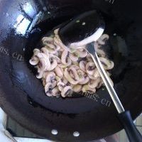 可口的青红椒炒口蘑的做法图解八
