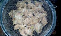 口感丰富的红烧排骨炖土豆做法图解5)