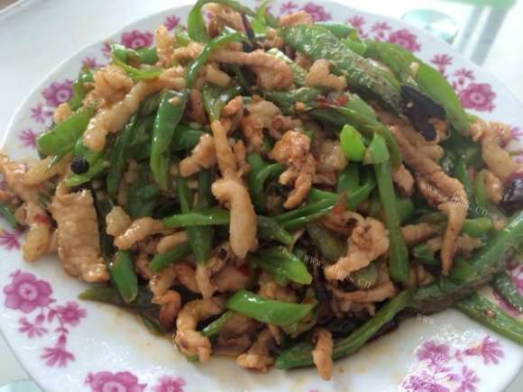 色泽鲜亮的青椒肉丝
