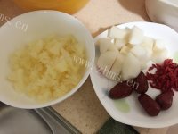 垂涎欲滴的银耳雪梨汤做法图解1)