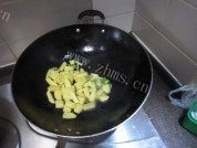 让人怀念的牛肉炖土豆做法图解3)