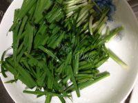 简易的韭菜炒豆皮做法图解2)