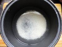 十分好吃之皮蛋瘦肉粥做法图解2)