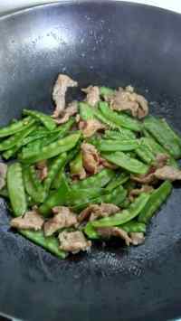色香味浓的荷兰豆炒肉片做法图解6)