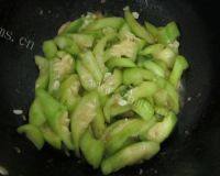 家常菜丝瓜炒瘦肉