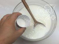 自制炼乳酸奶做法图解3)