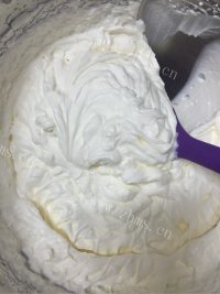 自制戚风杯子蛋糕做法图解6)