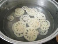 味道不错的凉拌藕片做法图解11)