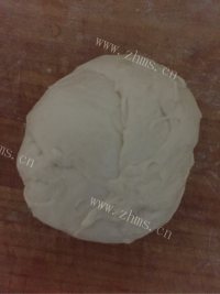 美味的葱香油饼做法图解1)