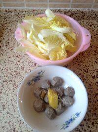 自制牛肉丸上汤白菜做法图解2)