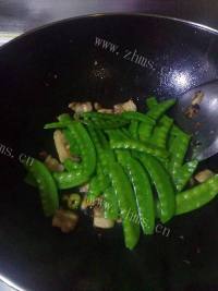 家常菜五花肉炒荷兰豆做法图解6)