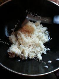 酥嫩香肠蛋炒饭做法图解5)