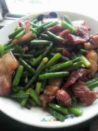 家常菜蒜苔炒肉
