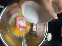 自制抹茶奶油蛋糕做法图解2)