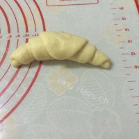 好吃的乳酪牛角面包做法图解8)
