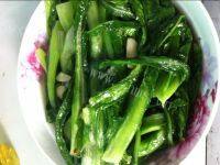 开胃的蒜香油麦菜