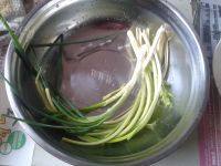 很有食欲的芹菜炒豆腐做法图解3)