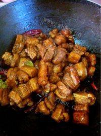 家常菜红烧肉炖土豆做法图解6)