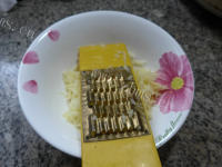 美味的鸡蛋泡菜土豆丝饼做法图解2)