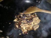 家有大厨之香菇炒鸡蛋做法图解5)