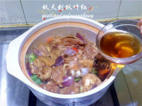 美味的胡椒啫啫滑鸡煲做法图解14)