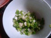 口感好的葱花鸡蛋饼做法图解2)
