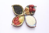 美味的核桃黑芝麻糊做法图解1)