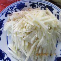 家常菜肉炒土豆丝做法图解1)