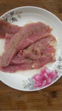 下饭的茄汁排骨（土豆里脊）做法图解2)