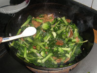 家常菊花菜炒豆制品做法图解9)