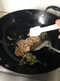 家常菜肉丝炒芹菜做法图解7)