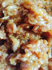 美味的芹菜肉包子做法图解5)