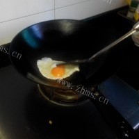 色味俱佳的鸡蛋面的做法图解二